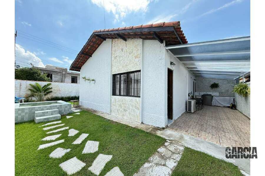 Casa à venda, com 2 quartos, 61m²