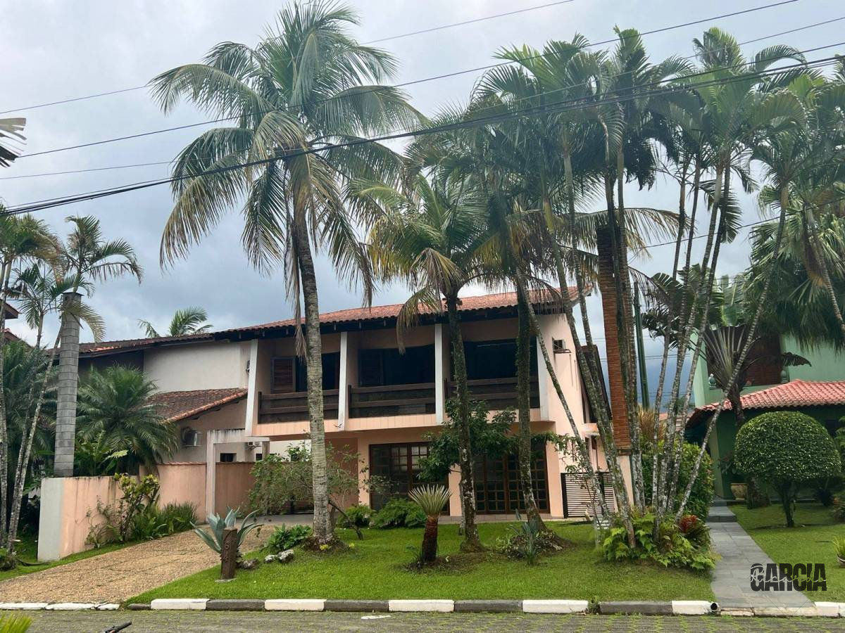 Casa de condomínio com 4 quartos, 350m², à venda